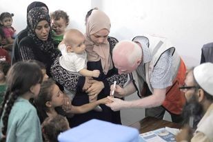 حملة تطعيم ضد شلل الأطفال في غزة: الهلال الأحمر يشارك في الجهود الصحية