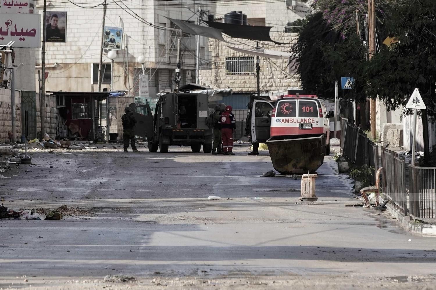 الاحتلال يقتحم مدينة جنين ويحاصر مستشفيي جنين الحكومي وابن سينا