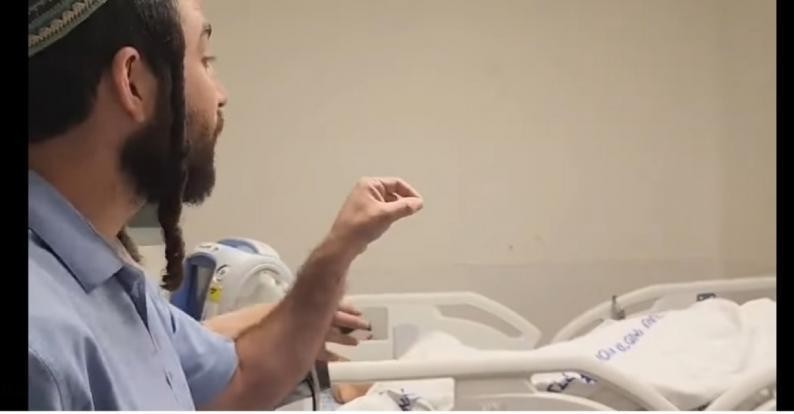 عضو كنيست يقتحم غرفة الجريح هايل ضيف الله ويتوعد باعدامه