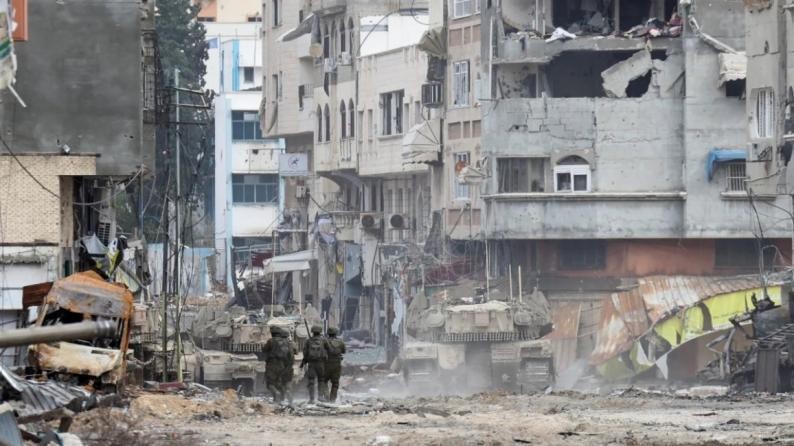 طوفان الأقصى في اليوم 349.. الاحتلال يقصف ويعترف بمقتل جنود وسط عمليات للمقاومة