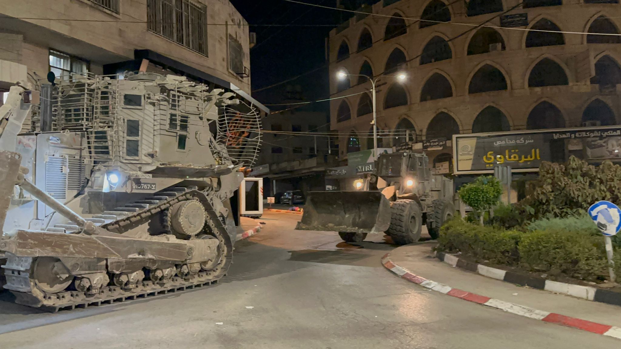 الاحتلال يقتحم طولكرم وسط تدمير للبنية التحتية