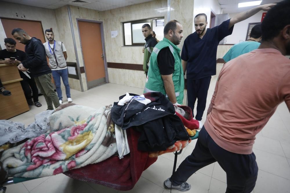 المجزرة الثانية خلال ساعات  : 10 شهداء بقصف إسرائيلي على مخيم النصيرات