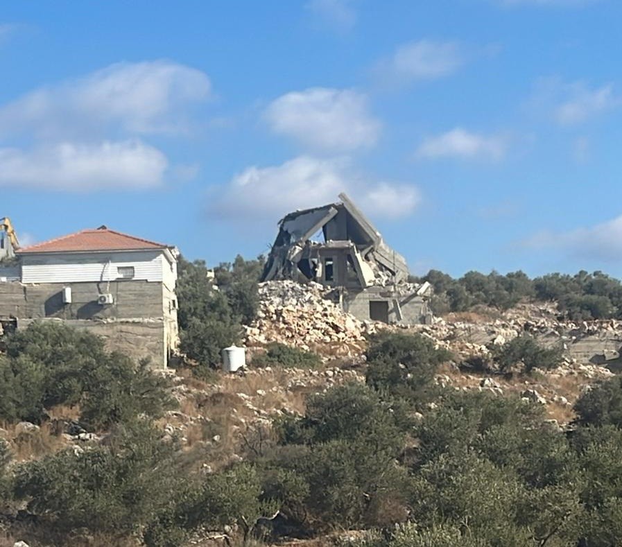 الاحتلال يهدم منزلين في بلدة الزاوية غرب سلفيت