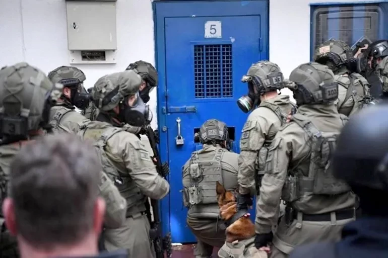 هيئة شؤون الأسرى الفلسطينية: الاحتلال يواصل التنكيل بالأسرى