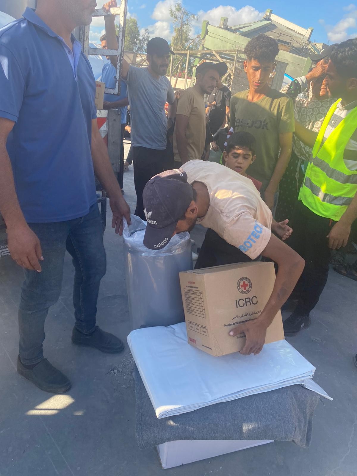 "التنمية الاجتماعية" تقدم إغاثة عاجلة للنازحين في بيت حانون شمال قطاع غزة