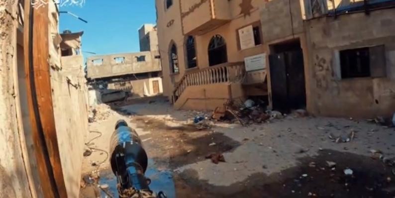 المقاومة تفجر منزلاً تحصن بداخله جنود الاحتلال وتسقط مسيرة شمالي غزة