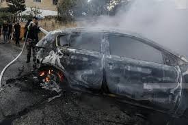 شهيدان وإصابات في قصف إسرائيلي لمركبة وسط قطاع غزة