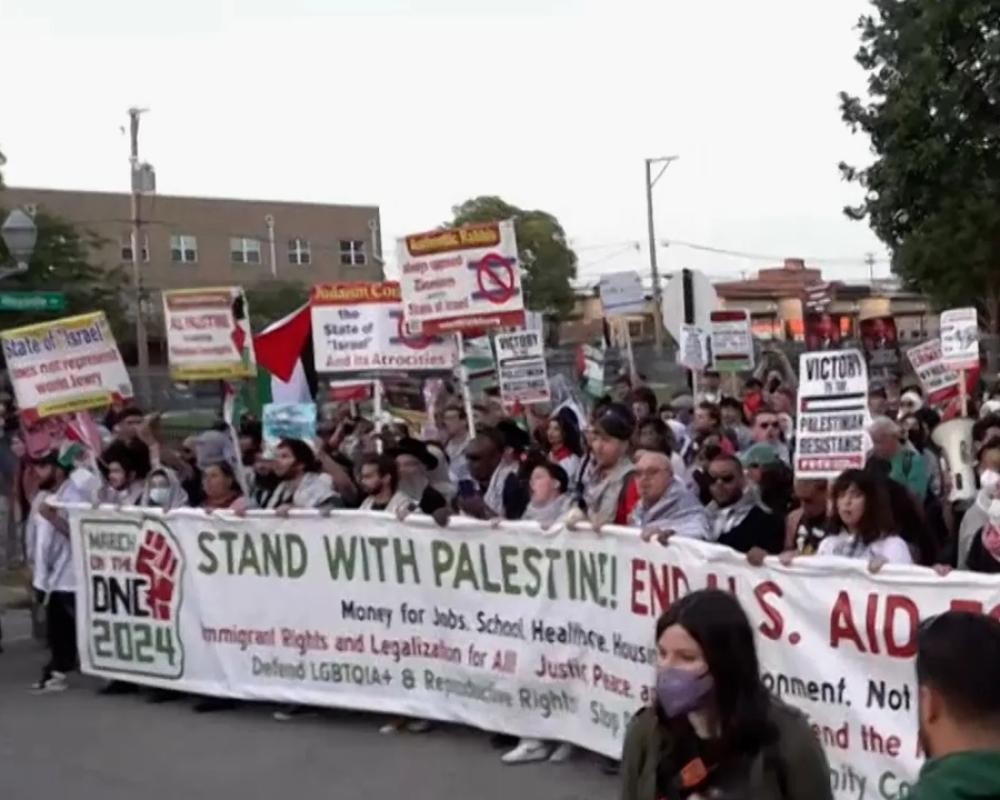 شيكاغو: متظاهرون يطالبون بوقف جميع المساعدات الأميركية لإسرائيل