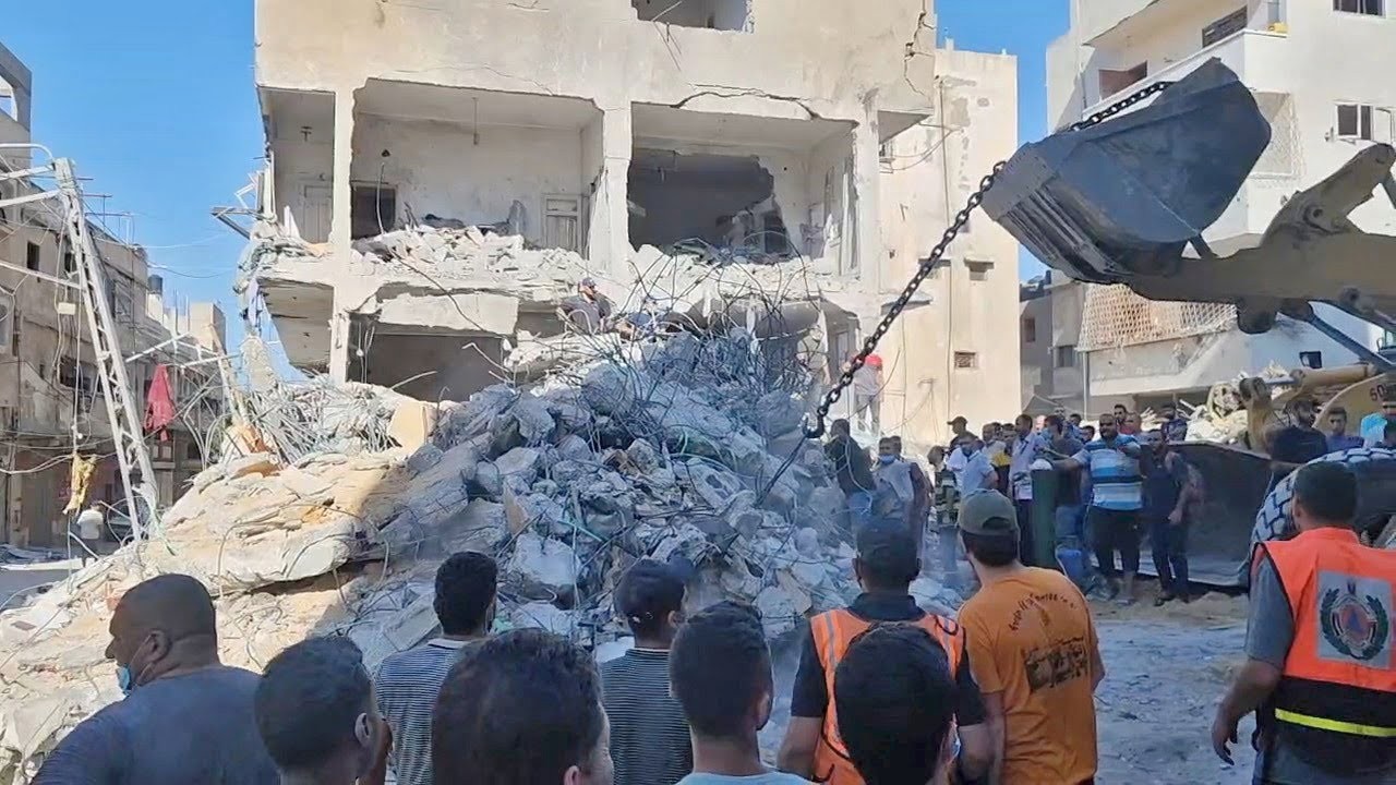 استشهاد أم وطفلها في قصف الاحتلال مخيم جباليا