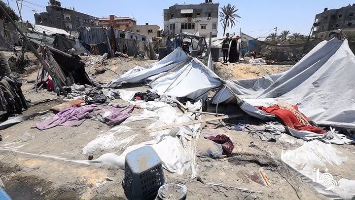 محدث : استشهاد 3 فلسطينيين بينهم طفلة وإصابة آخرين في قصف إسرائيلي استهدف خيمة تؤوي نازحين غربي خان يونس.