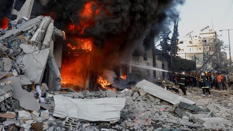 شهداء وجرحى في قصف إسرائيلي استهدف منازل ومرافق في النصيرات وخان يونس