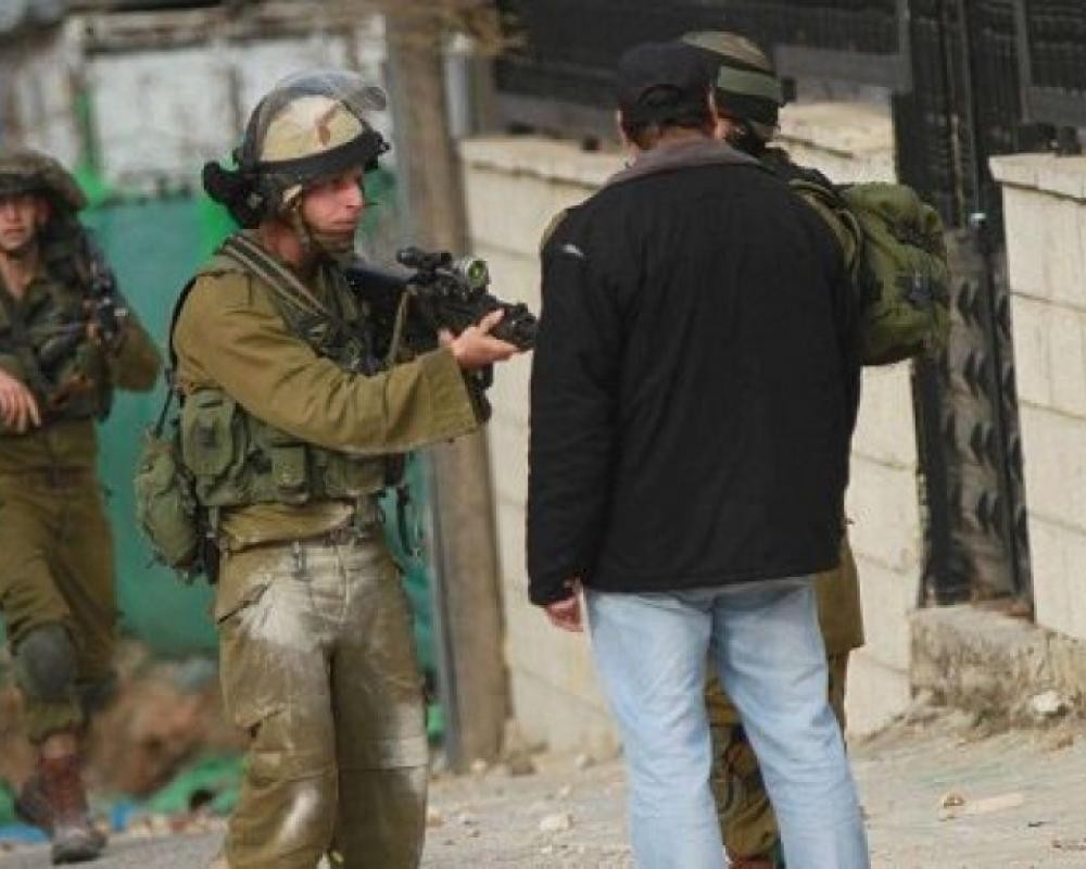 الاحتلال يجبر عائلة على إخلاء منازلها شمال طولكرم