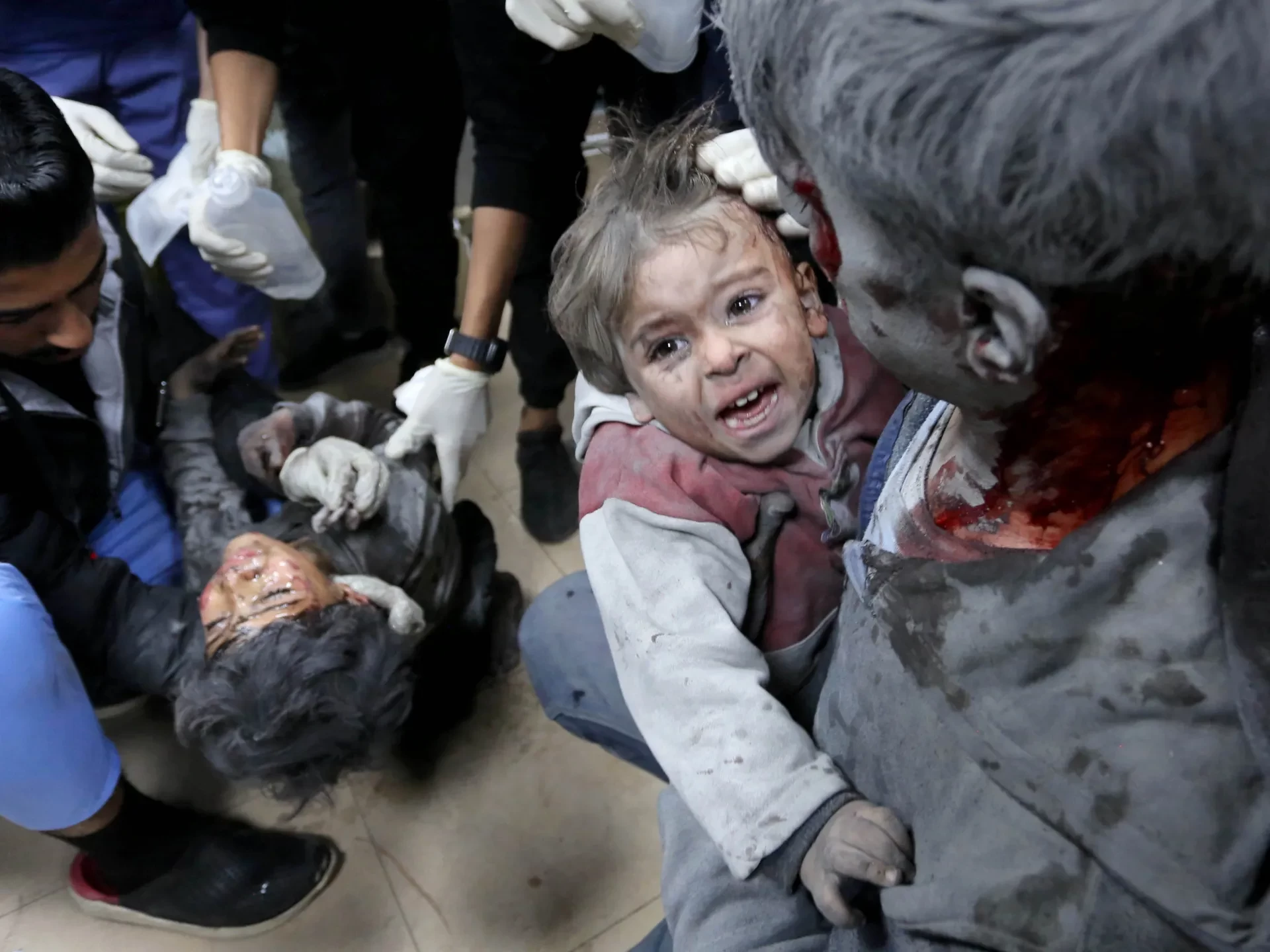 حصار خانق يفاقم أوضاع المواطنين