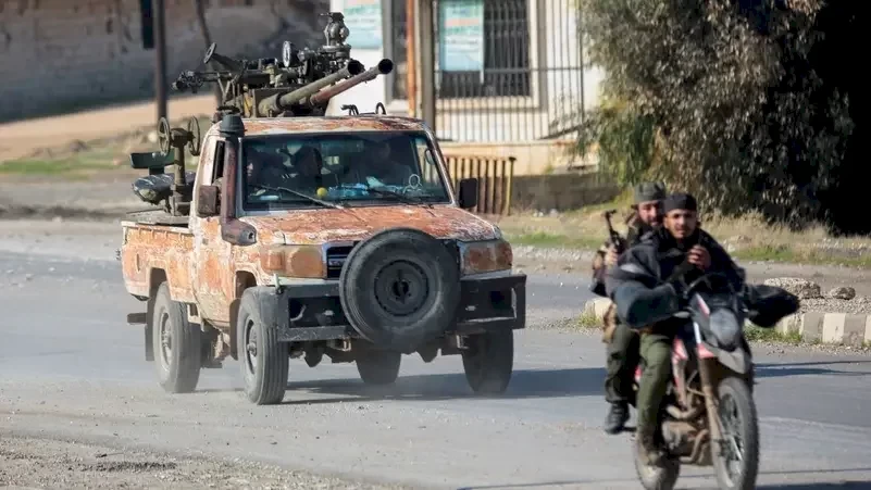 الجيش السوري يغلق مطار حلب والطرق المؤدية للمدينة بعد توغل المسلحين