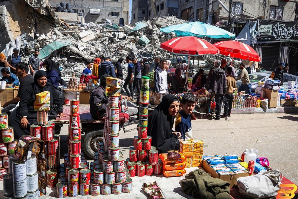 تقرير بالصور: المقايضة تطفو على السطح في أسواق جنوب ووسط قطاع غزة