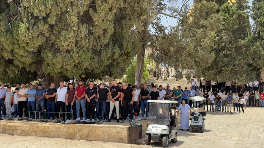 50 ألفًا يؤدون صلاة الجمعة في المسجد الأقصى