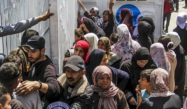 غزة: وفاة 3 سيدات خلال محاولتهن الحصول على "ربطة خبز"