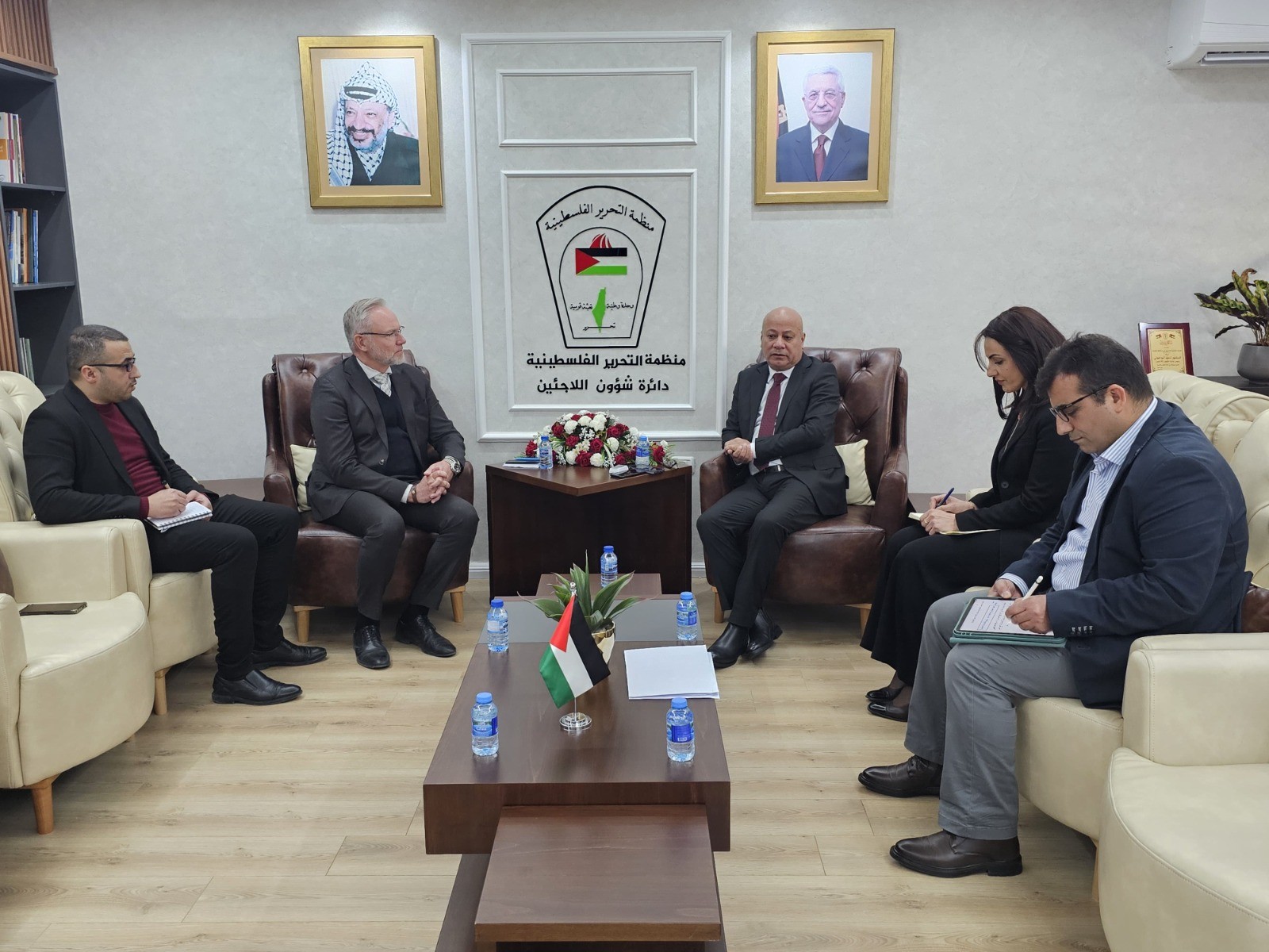 أبو هولي يطالب السويد بإعادة النظر في قرار وقف تمويلها للأونروا