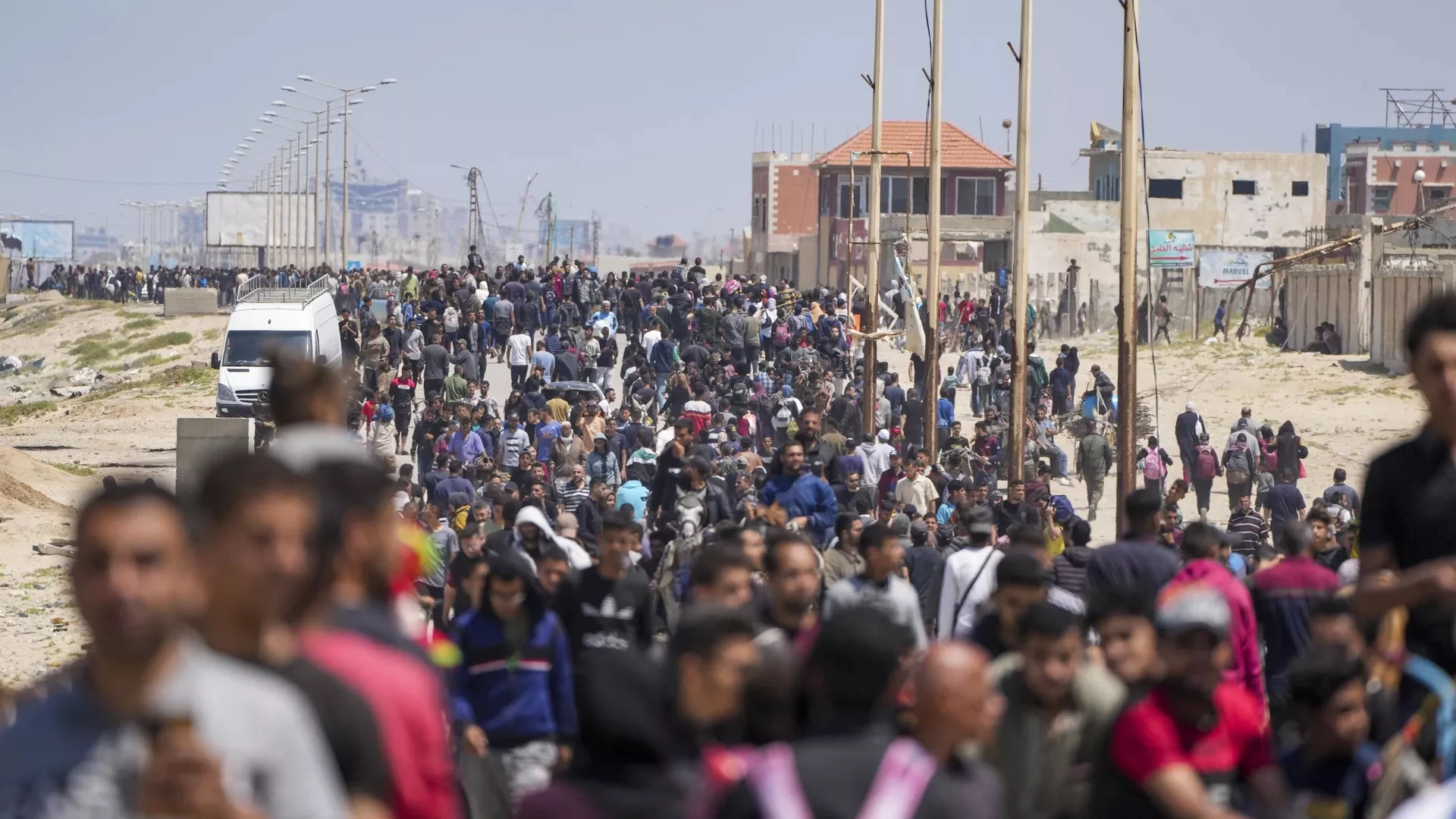 بناء على طلب وزير الجيش