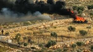 مستعمرون يحرقون منزلا ومركبتين في حوارة جنوب نابلس