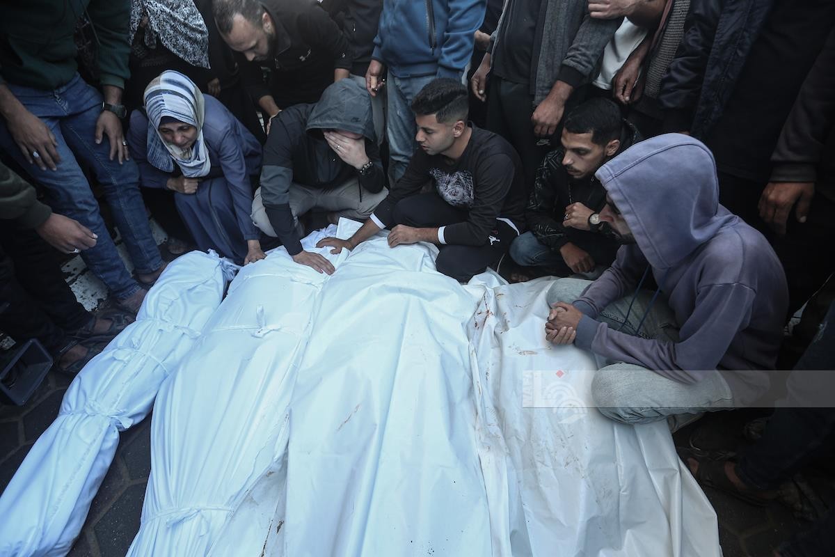 استشهاد 17 مواطنا بقصف الاحتلال منزلاً في النصيرات وسط قطاع غزة