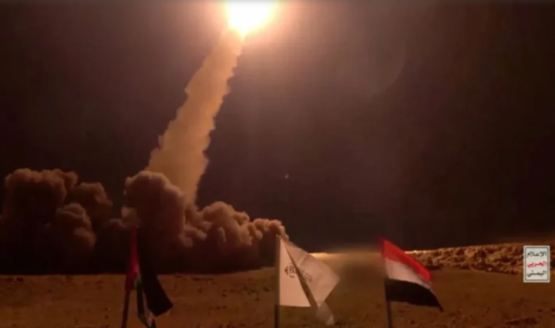 اليمن يجدد مهاجمة "إسرائيل".. وإعلام الاحتلال: إطلاق 10 صواريخ و9 مُسيّرات منذ بداية الشهر