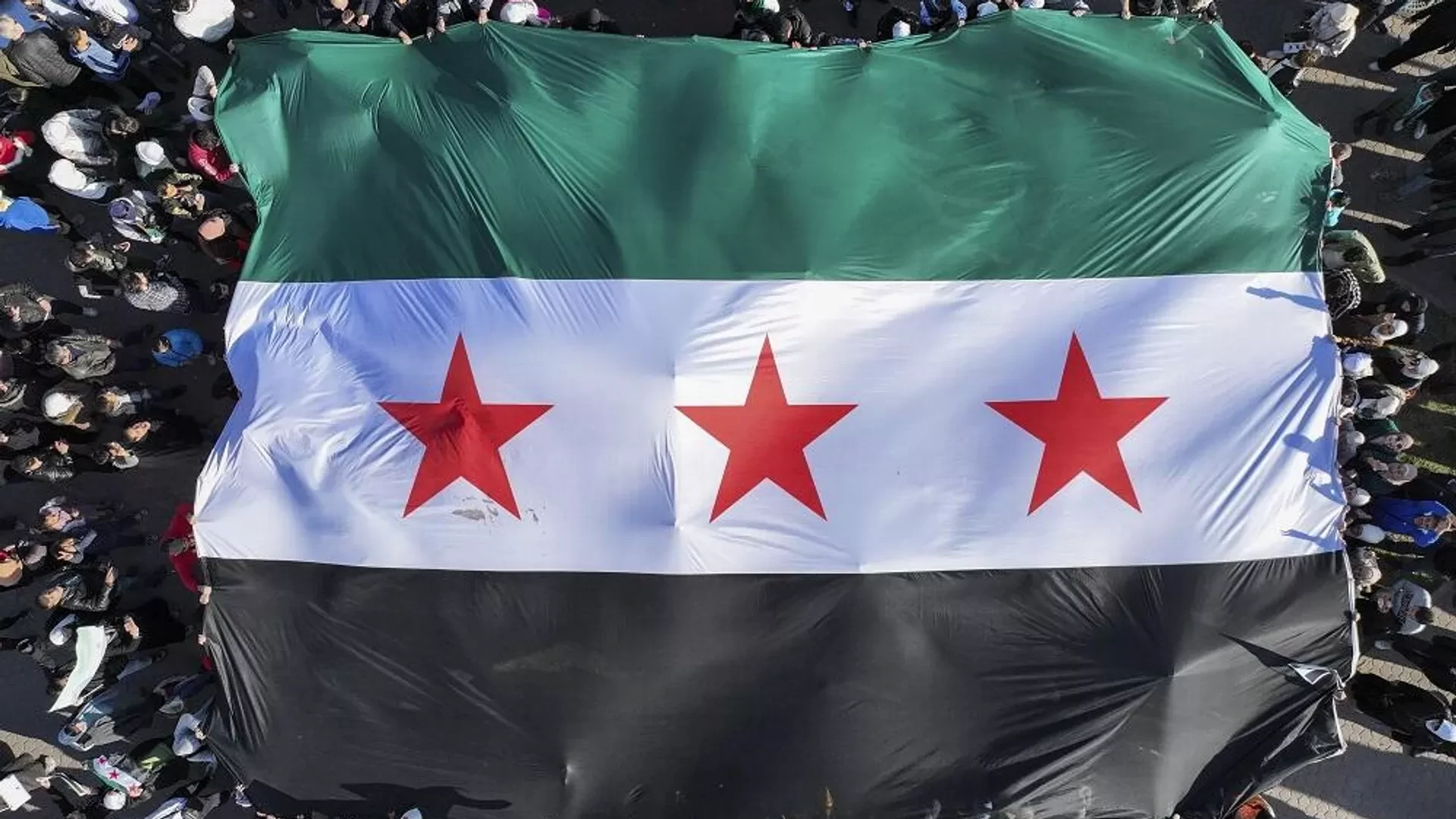 وزير الخارجية السوري المؤقت يُوجه تحذيرًا لإيران من بث الفوضى