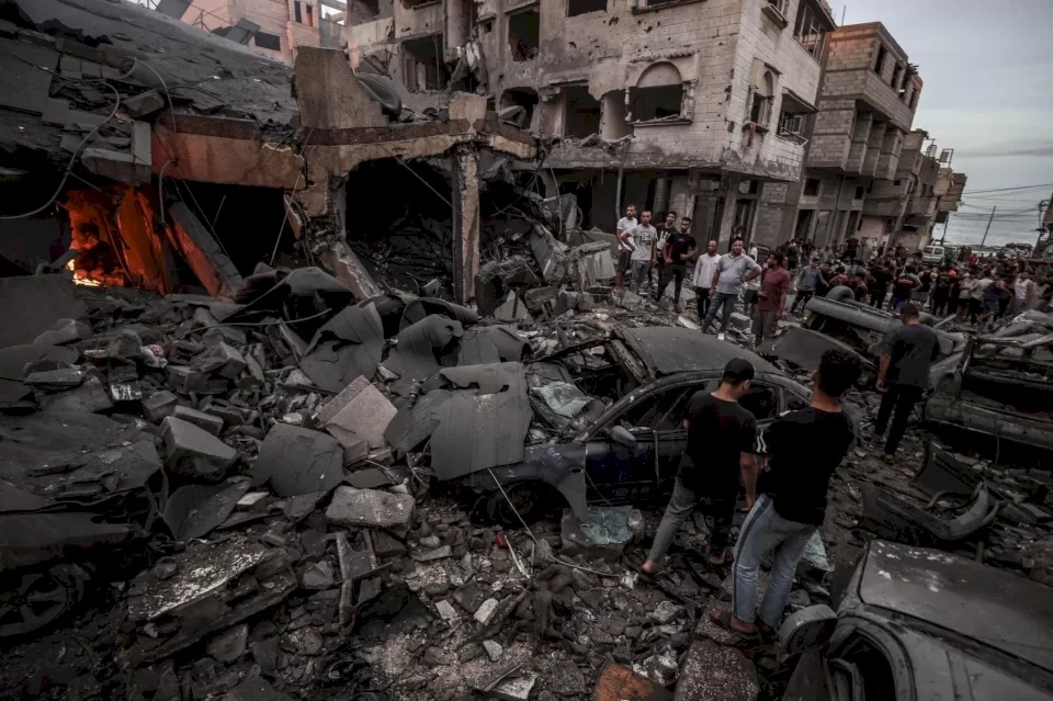 هآرتس: الجيش أجبر 96 ألف فلسطيني على مغادرة مخيم جباليا بالقوة