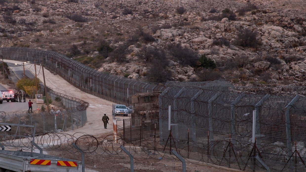 جيش الاحتلال يتوغل في القُنيطرة ويُجبر السكان على إجلاء قريتين