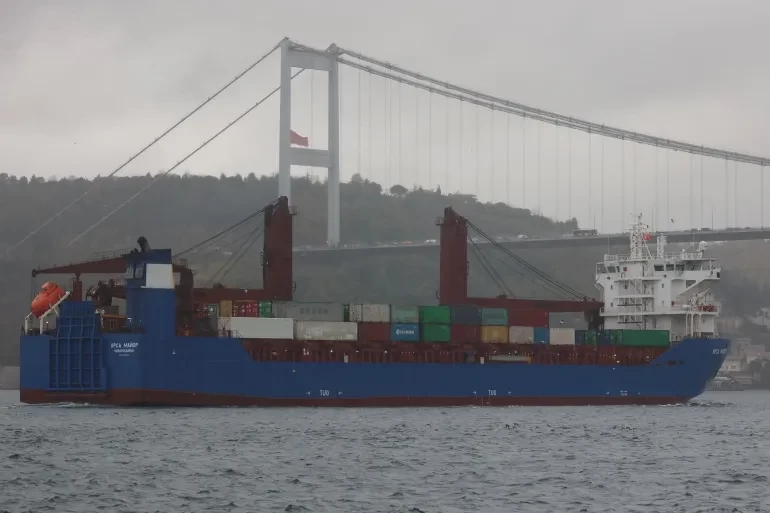 إعلام روسي: غرق سفينة الشحن بالمتوسط جاء نتيجة "عمل إرهابي"