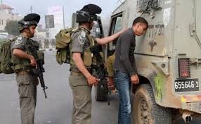 الاحتلال يعتقل شقيقين من مخيم عقبة جبر