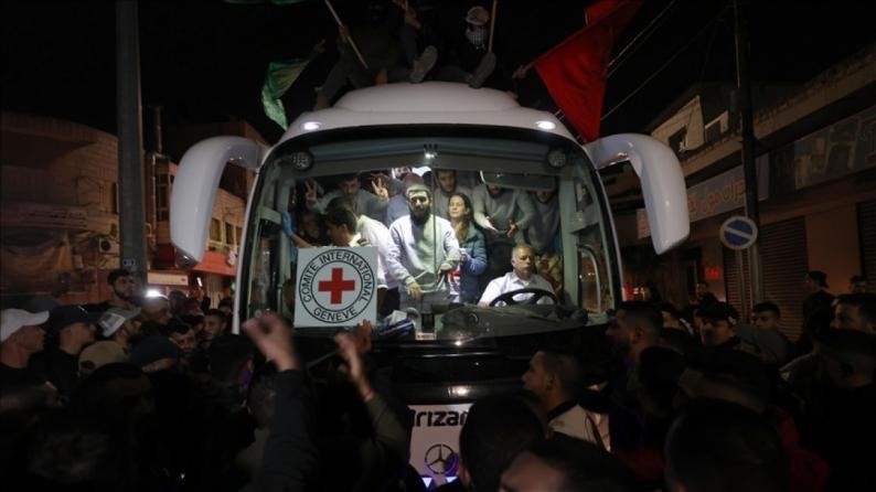 إعلام عبري: مؤشرات إيجابية حول صفقة تبادل الأسرى مع حماس