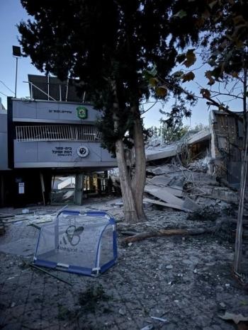 صواريخ القبة الحديدية تُدمر مبنى من طابقين.. القوات المسلحة اليمنية تقصف "تل أبيب" بصاروخ باليستي