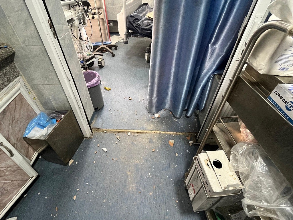 مناشدات بضرورة التدخل لإنقاذ المرضى والطواقم الطبية في مستشفى كمال عدوان