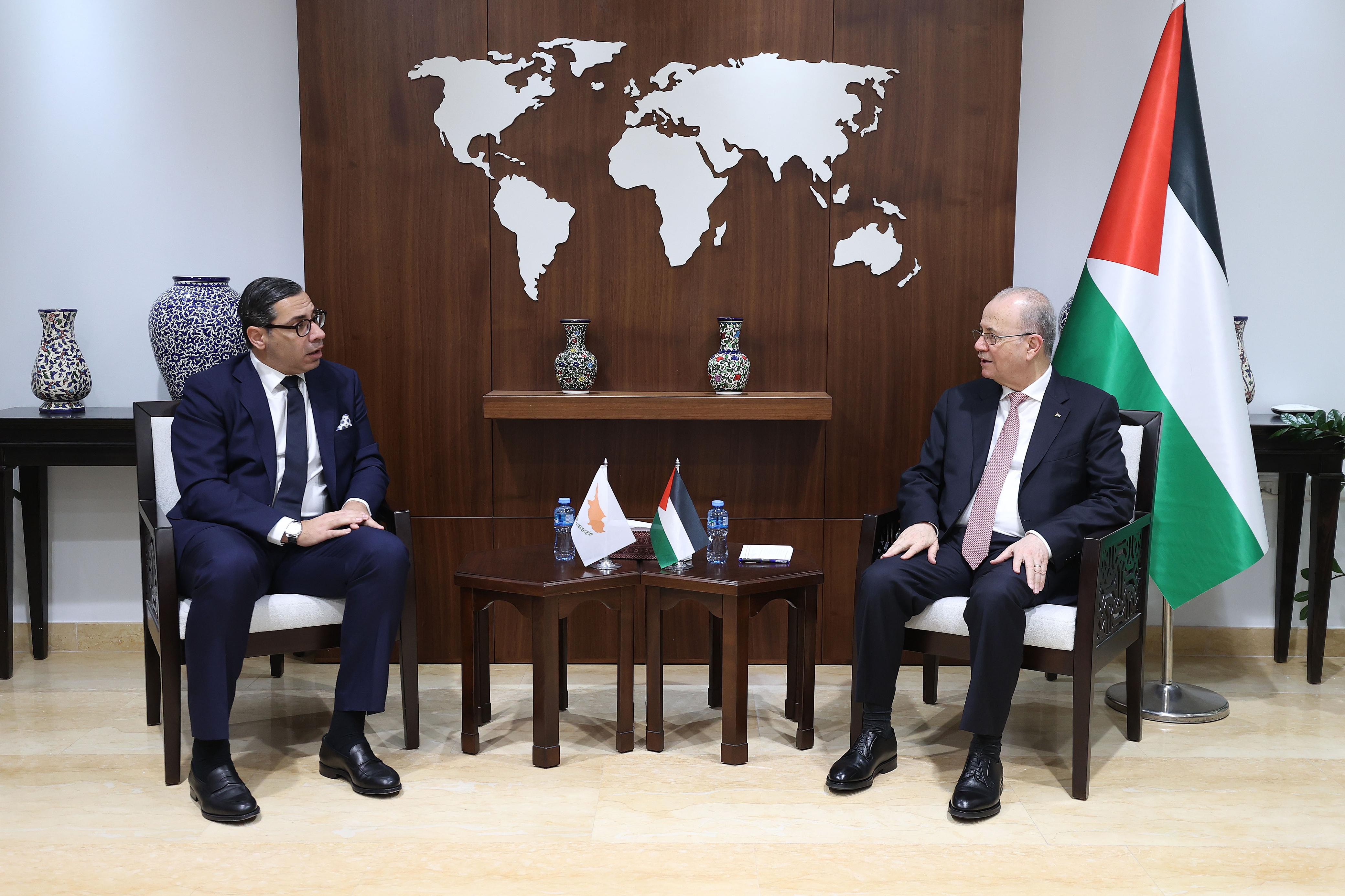 رئيس الوزراء يبحث مع وزير خارجية قبرص مستجدات الأحداث في قطاع غزة