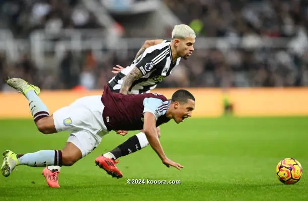 بالصور: نيوكاسل يكرم ضيافة أستون فيلا بثلاثية