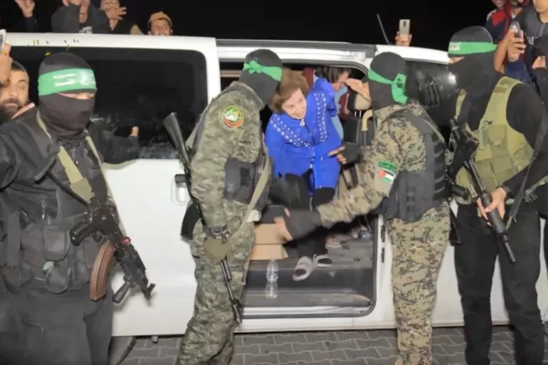 ويتكوف لـ عائلات الأسرى بغزة: يجري بلورة مقترح جدي لصفقة التبادل