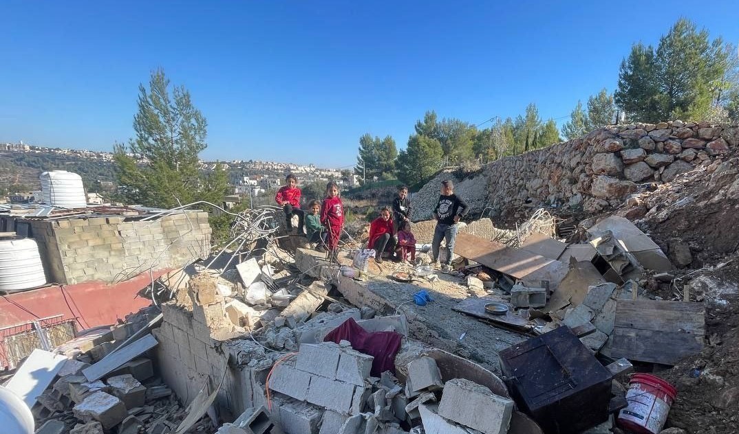 الاحتلال يهدم منزلا في الولجة شمال غرب بيت لحم