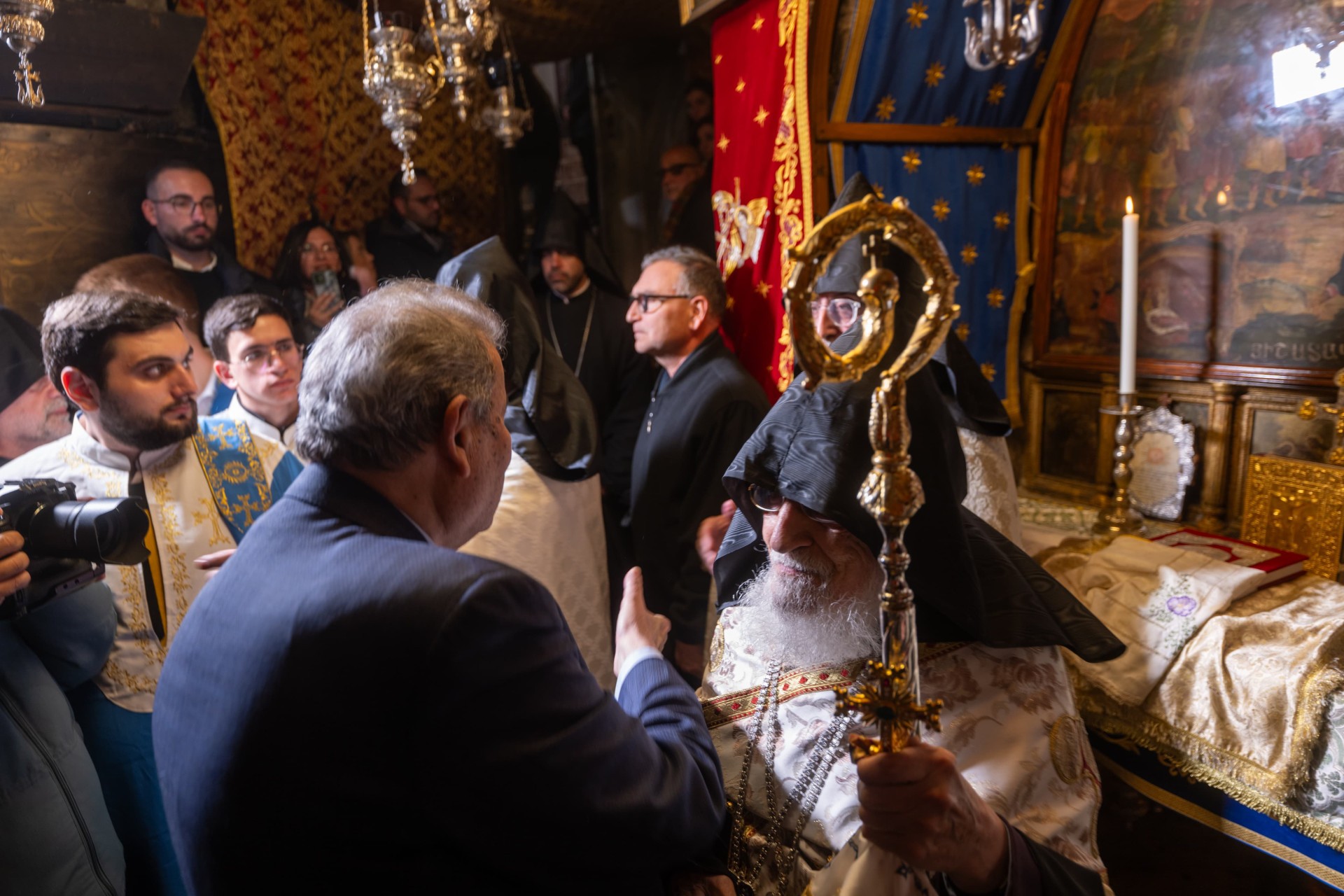 رمزي خوري يُشارك في قُدَّاس منتصف الليل وعيد الغطاس نيابة عن الرئيس