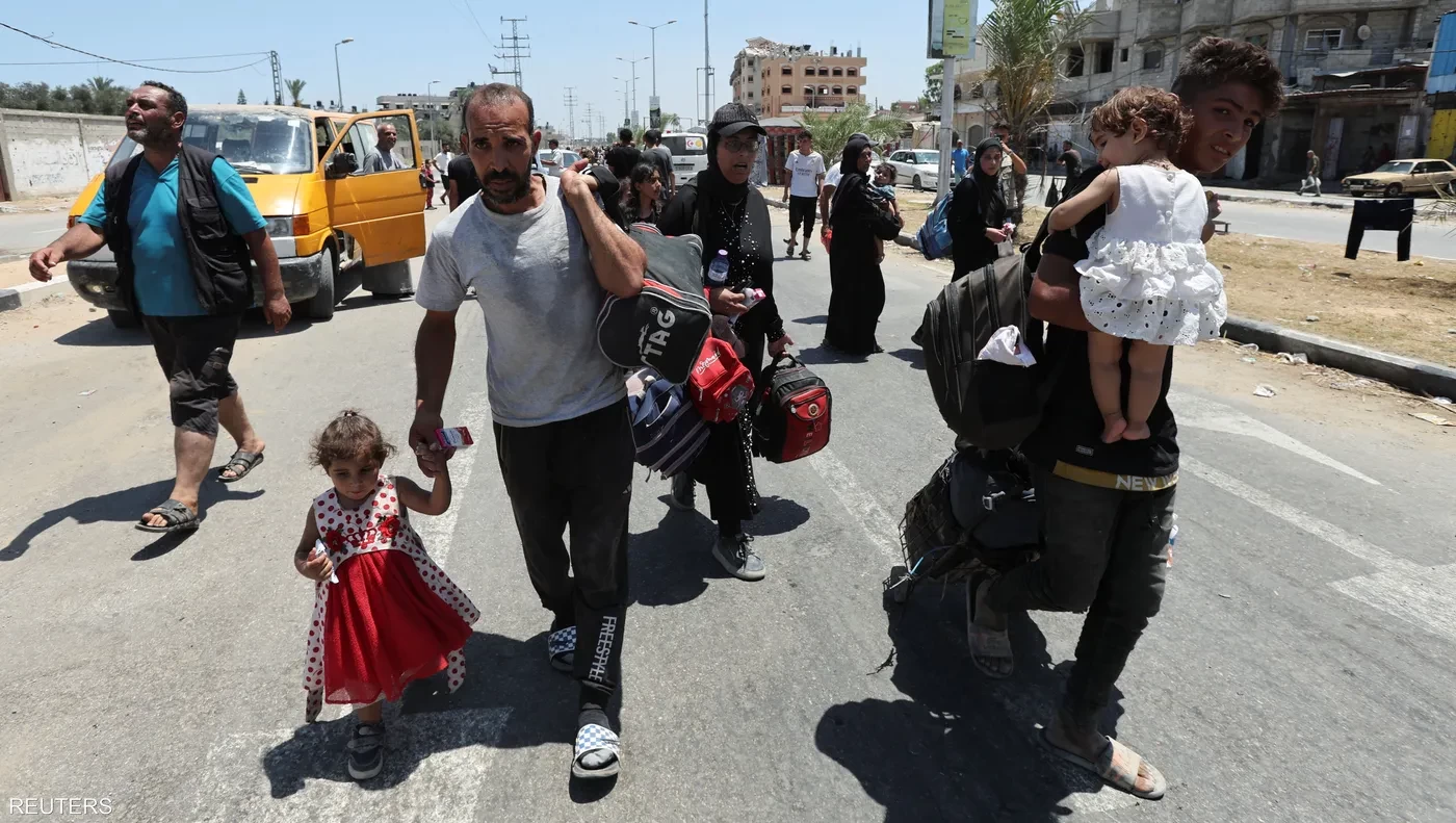 تقرير: فرحة قيد الانتظار.. تكتمل بعودة ياسر لحضن والدته من جنوب قطاع غزة إلى شماله!