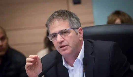 بولندا تقديم شكوى تطالب باعتقال وزير التعليم الإسرائيلي