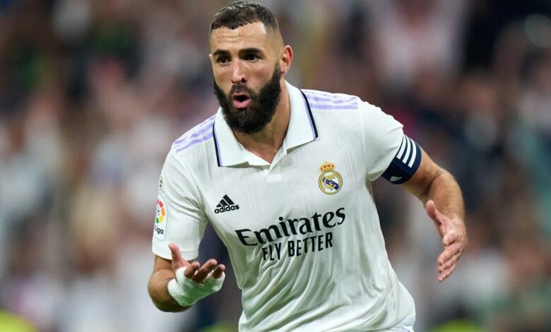 كريم بنزيما يزيد الضغوط على المغربي ياسين بونو