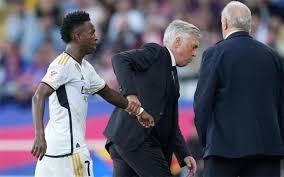 قرار أنشيلوتي يثير تساؤلات فينيسيوس