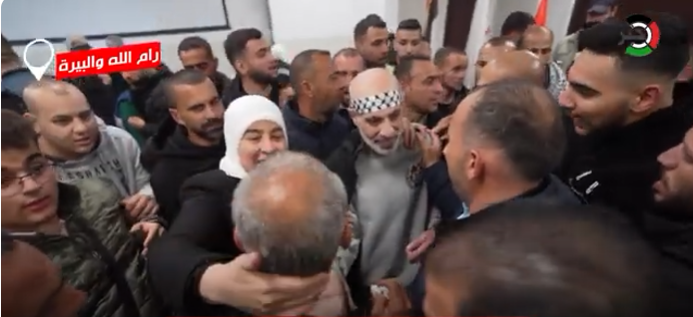 بالفيديو: عدسة وكالة خبر ترصد استقبال الأسرى في رام الله