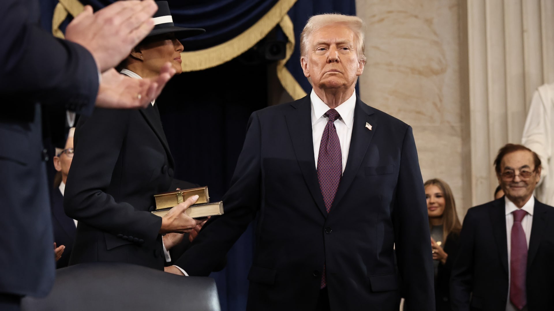 ترامب يستعد لتوقيع أمر تنفيذي بالانسحاب من مجلس حقوق الإنسان ووقف تمويل "الأونروا"