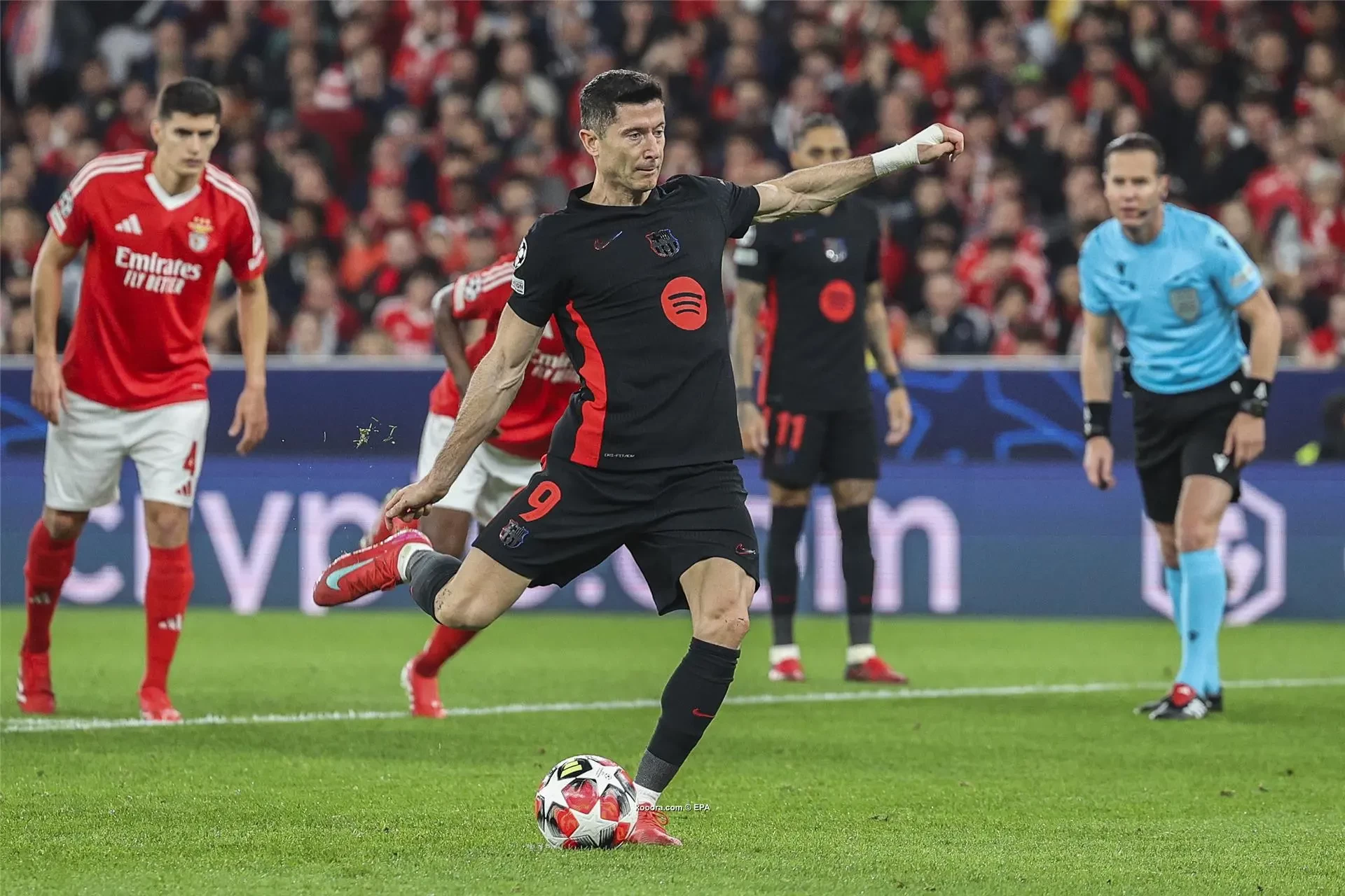 بالصور.. برشلونة يصنع ريمونتادا إعجازية أمام بنفيكا