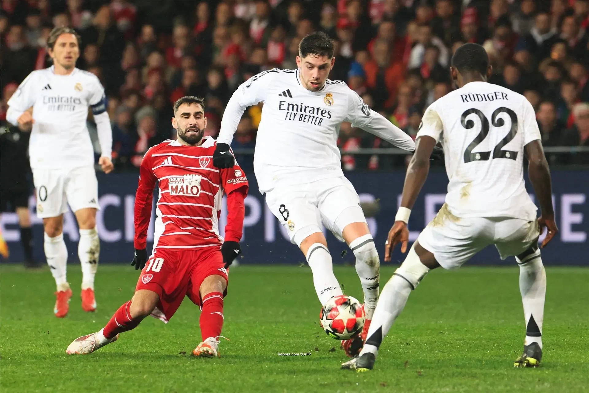 بالصور: ريال مدريد إلى ملحق الأبطال بثلاثية في بريست