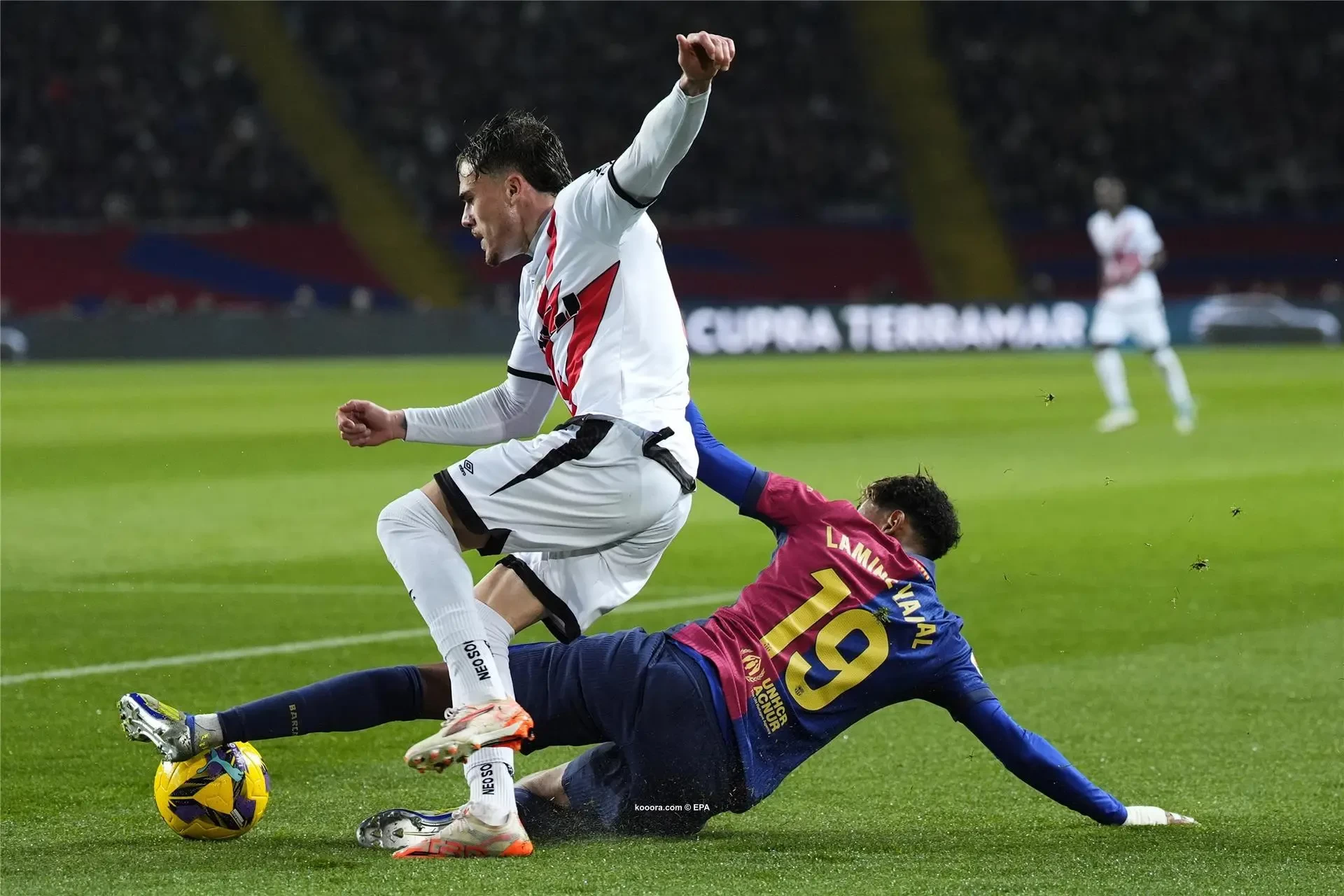 بالصور : برشلونة يستعيد صدارة الليجا بفوز صعب على فاليكانو