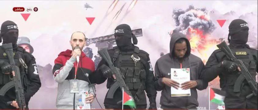 بالصور : القسام تسلم الصليب الاحمر أسيرين إسرائيليين في رفح