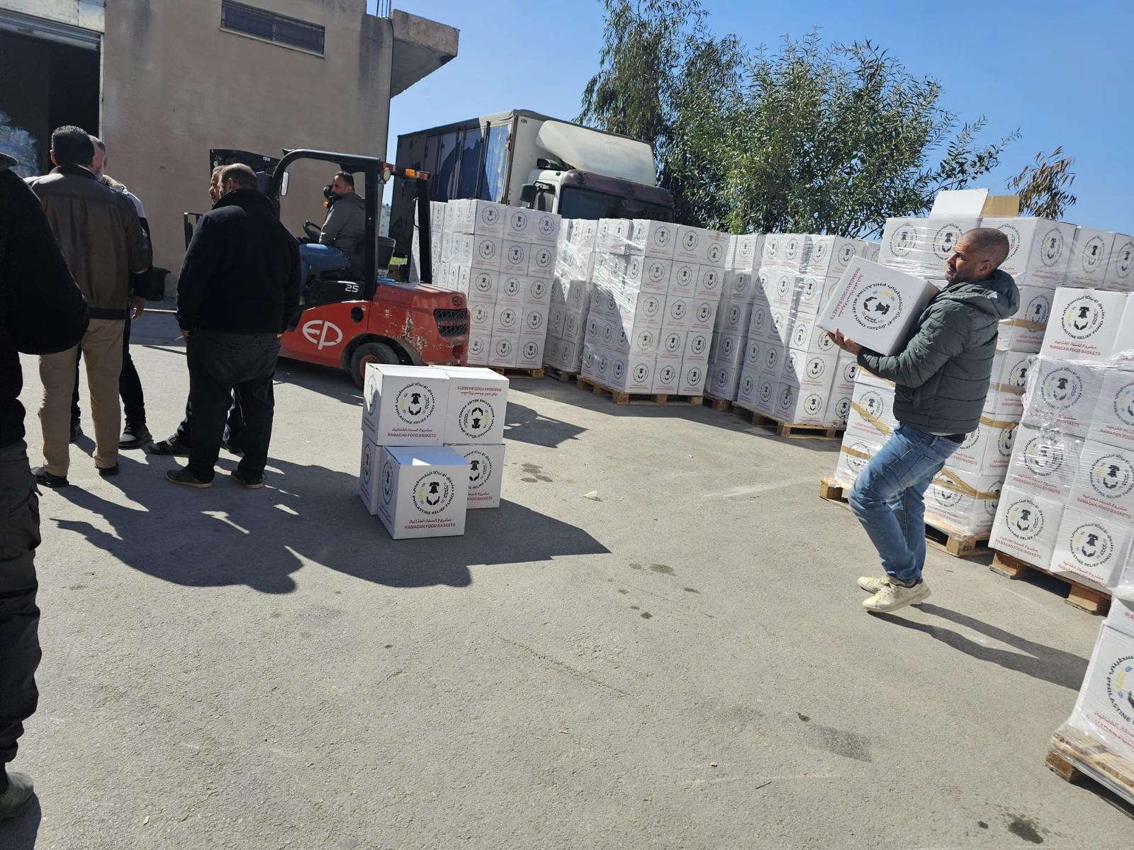 بتبرع من جاليتنا في أميركا: توزيع 4 آلاف طرد غذائي على العائلات المتضررة من عدوان الاحتلال